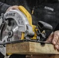 pol_pm_Pilarka-tarczowa-DeWalt-DWE560K-w-walizce-4842_13.jpg