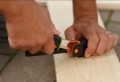 FISKARS NÓŻ KONSTRUKTORSKI Z OSTRZAŁKĄ 1023617